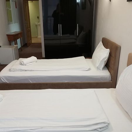 Rhc Royal Hotel Oradea Extérieur photo