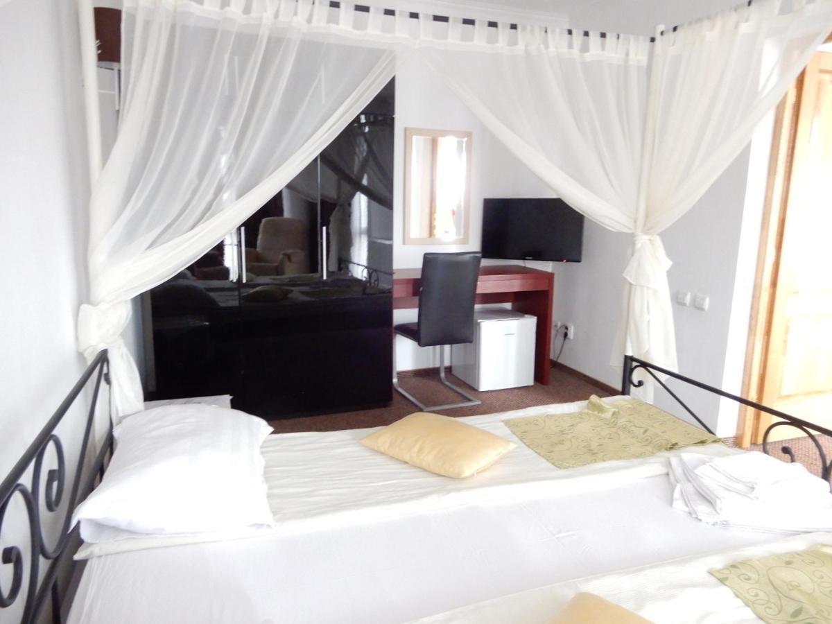 Rhc Royal Hotel Oradea Extérieur photo