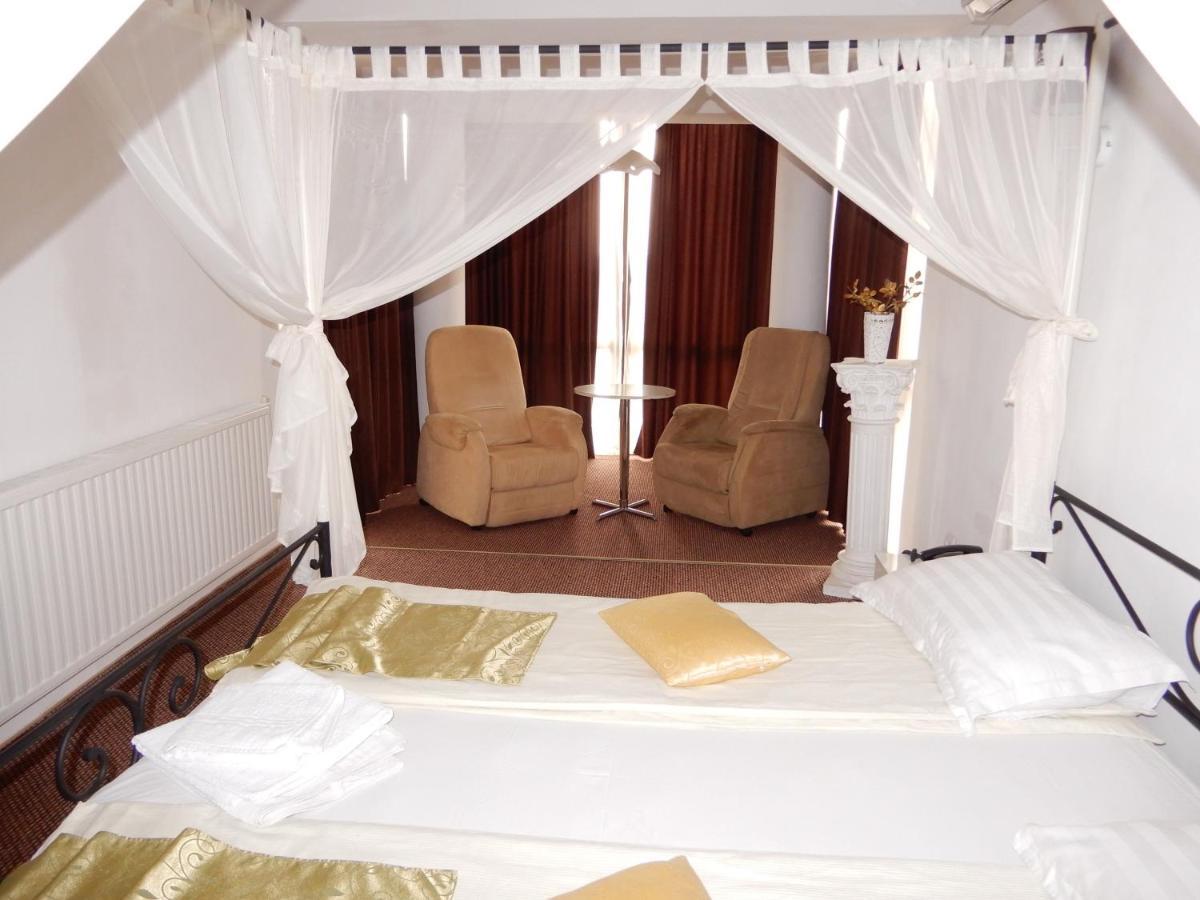 Rhc Royal Hotel Oradea Extérieur photo