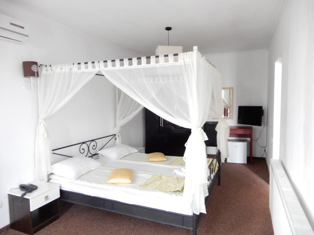 Rhc Royal Hotel Oradea Extérieur photo
