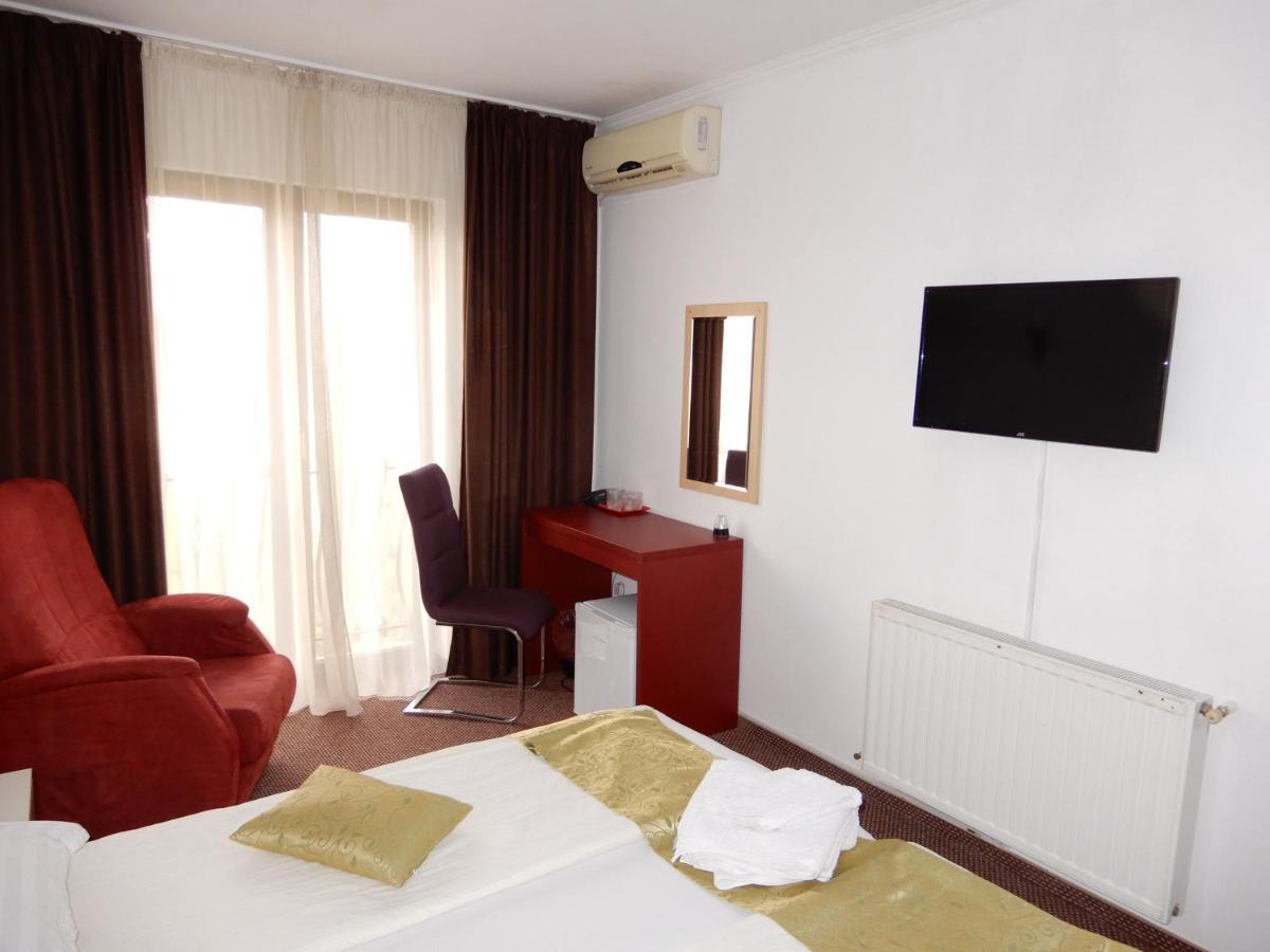 Rhc Royal Hotel Oradea Extérieur photo