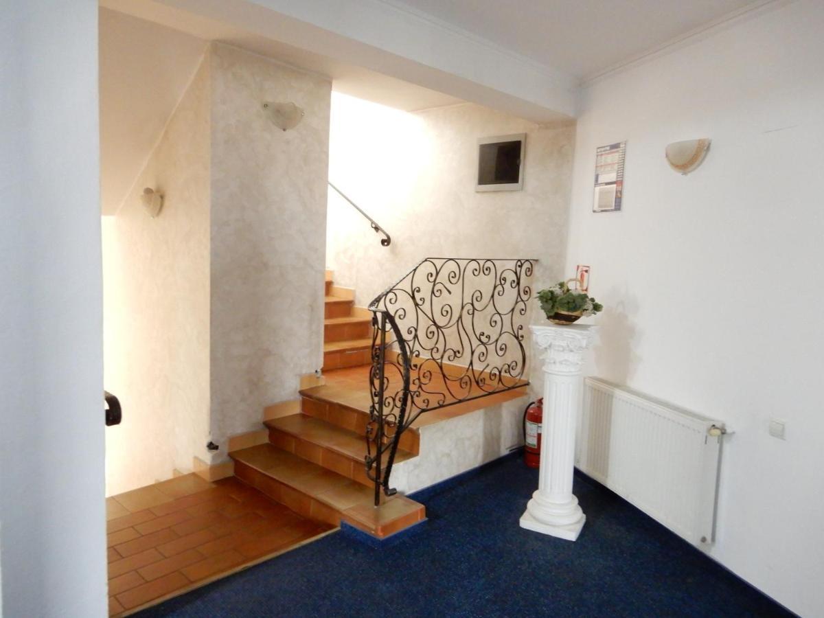 Rhc Royal Hotel Oradea Extérieur photo