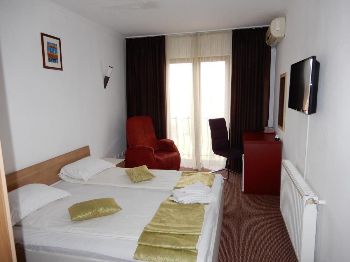 Rhc Royal Hotel Oradea Extérieur photo