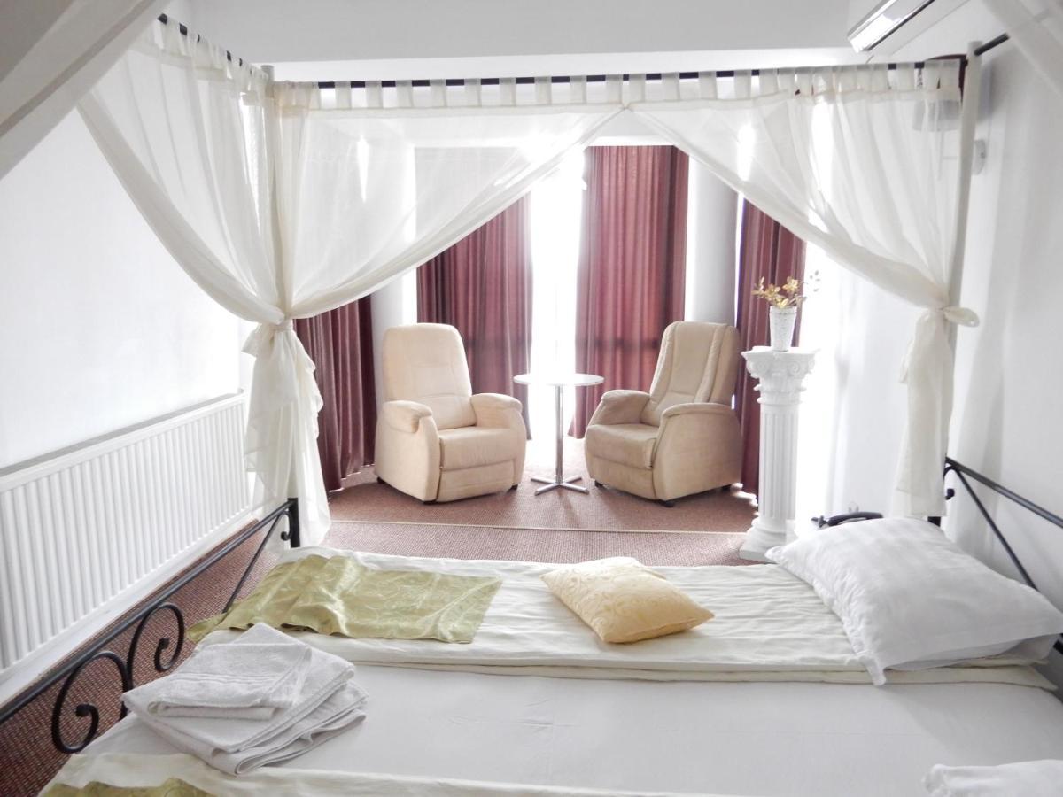 Rhc Royal Hotel Oradea Extérieur photo