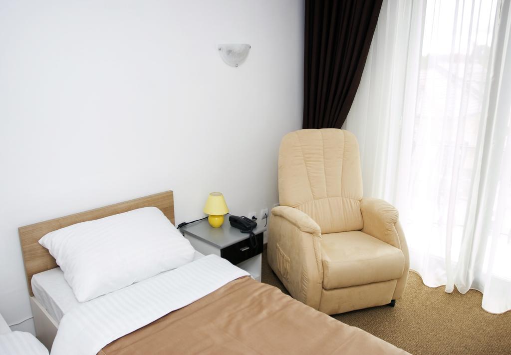 Rhc Royal Hotel Oradea Chambre photo