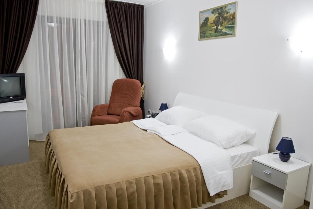 Rhc Royal Hotel Oradea Extérieur photo