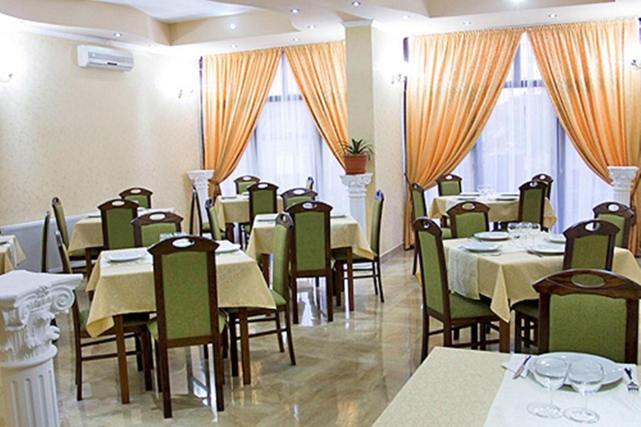 Rhc Royal Hotel Oradea Extérieur photo
