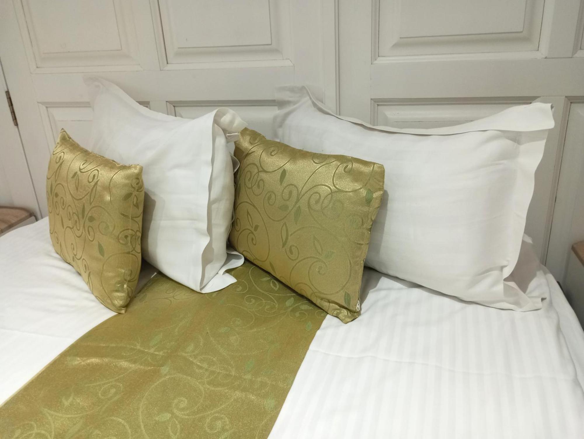 Rhc Royal Hotel Oradea Extérieur photo