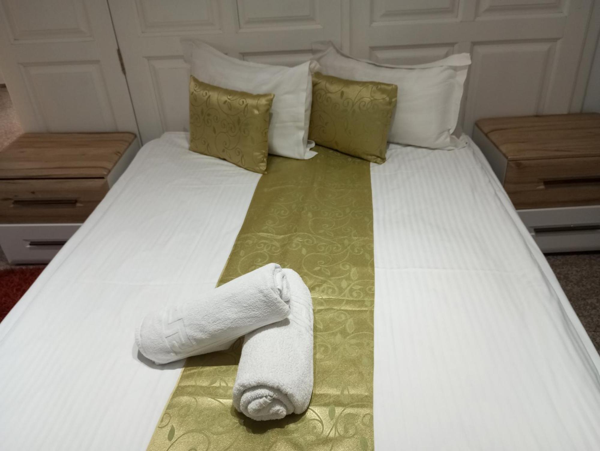 Rhc Royal Hotel Oradea Extérieur photo