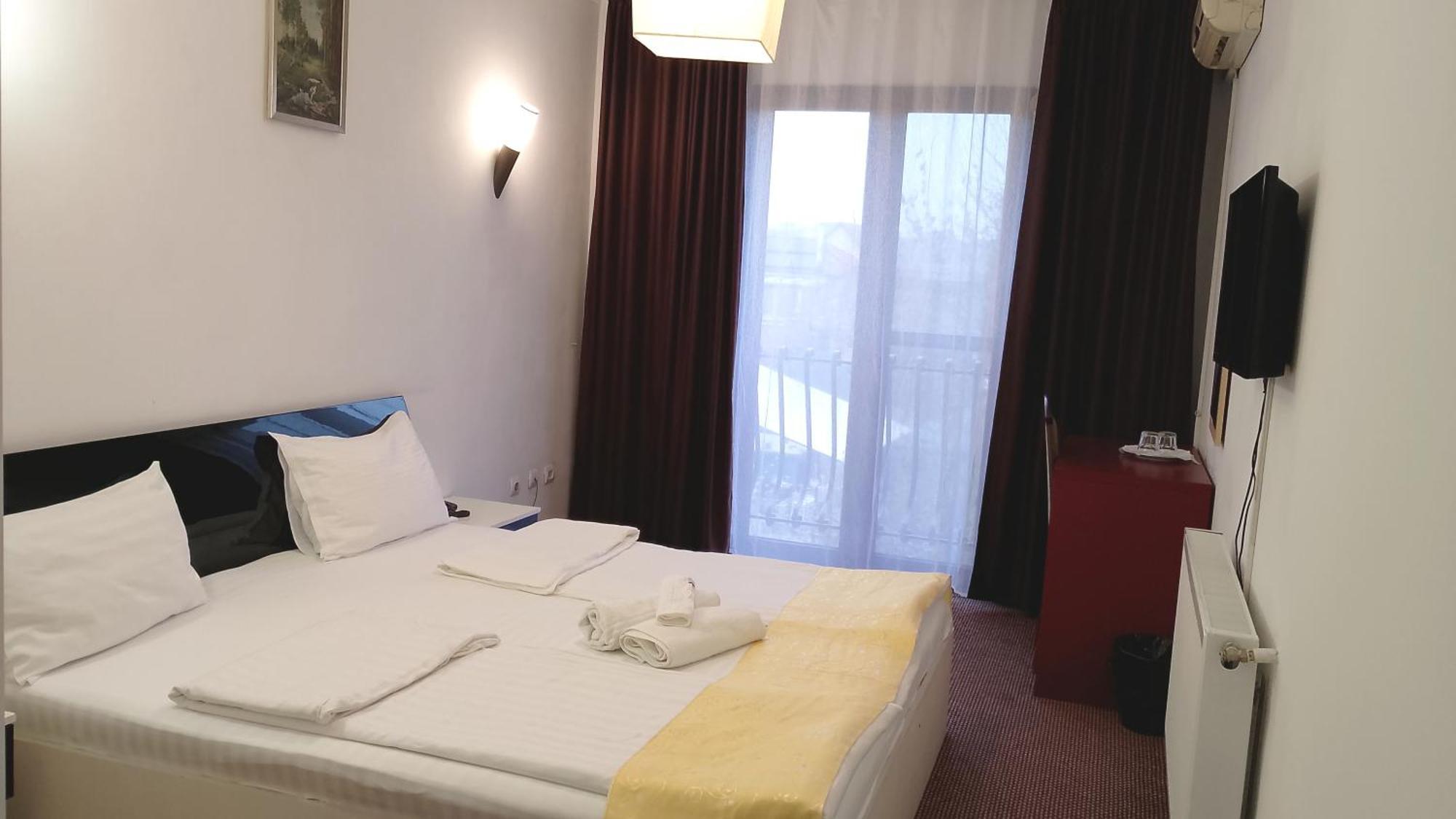Rhc Royal Hotel Oradea Extérieur photo