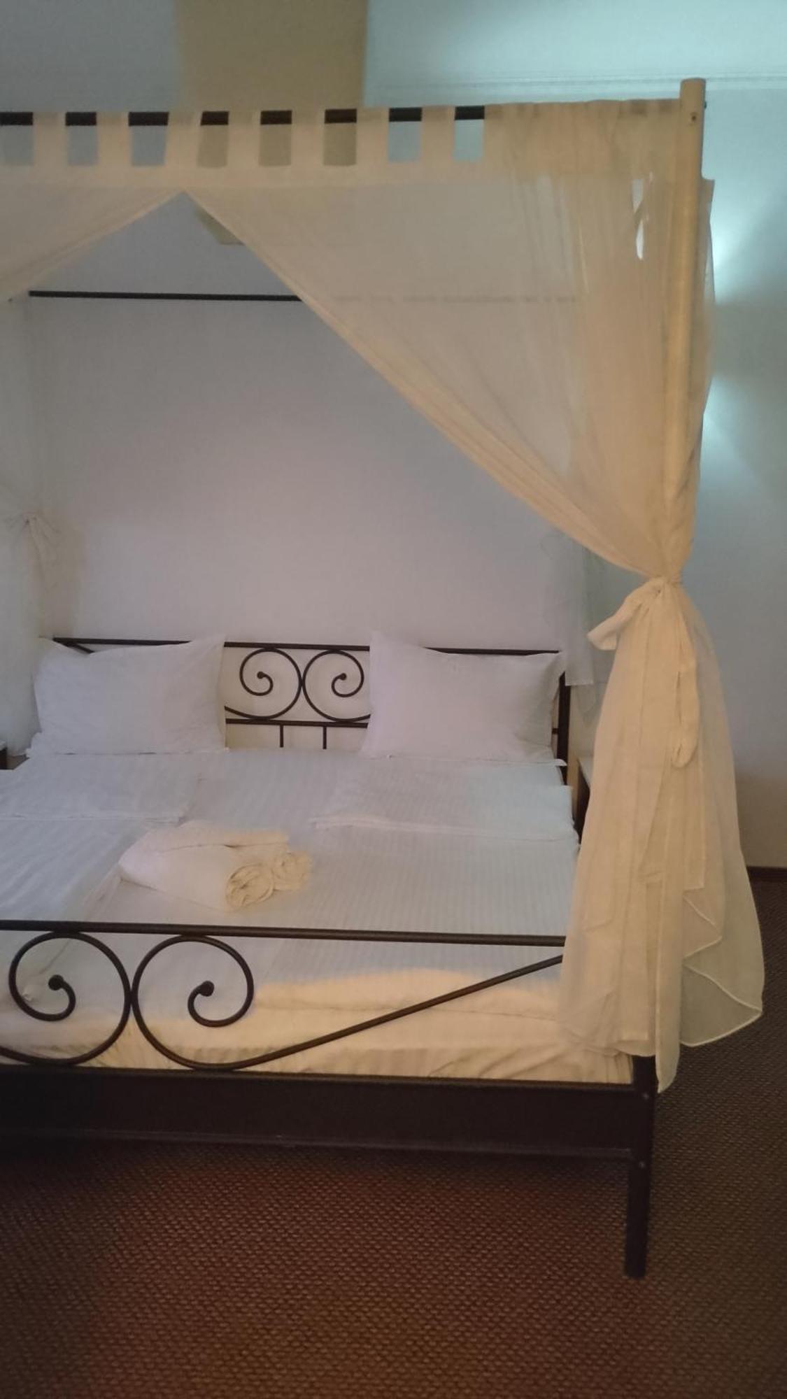 Rhc Royal Hotel Oradea Extérieur photo