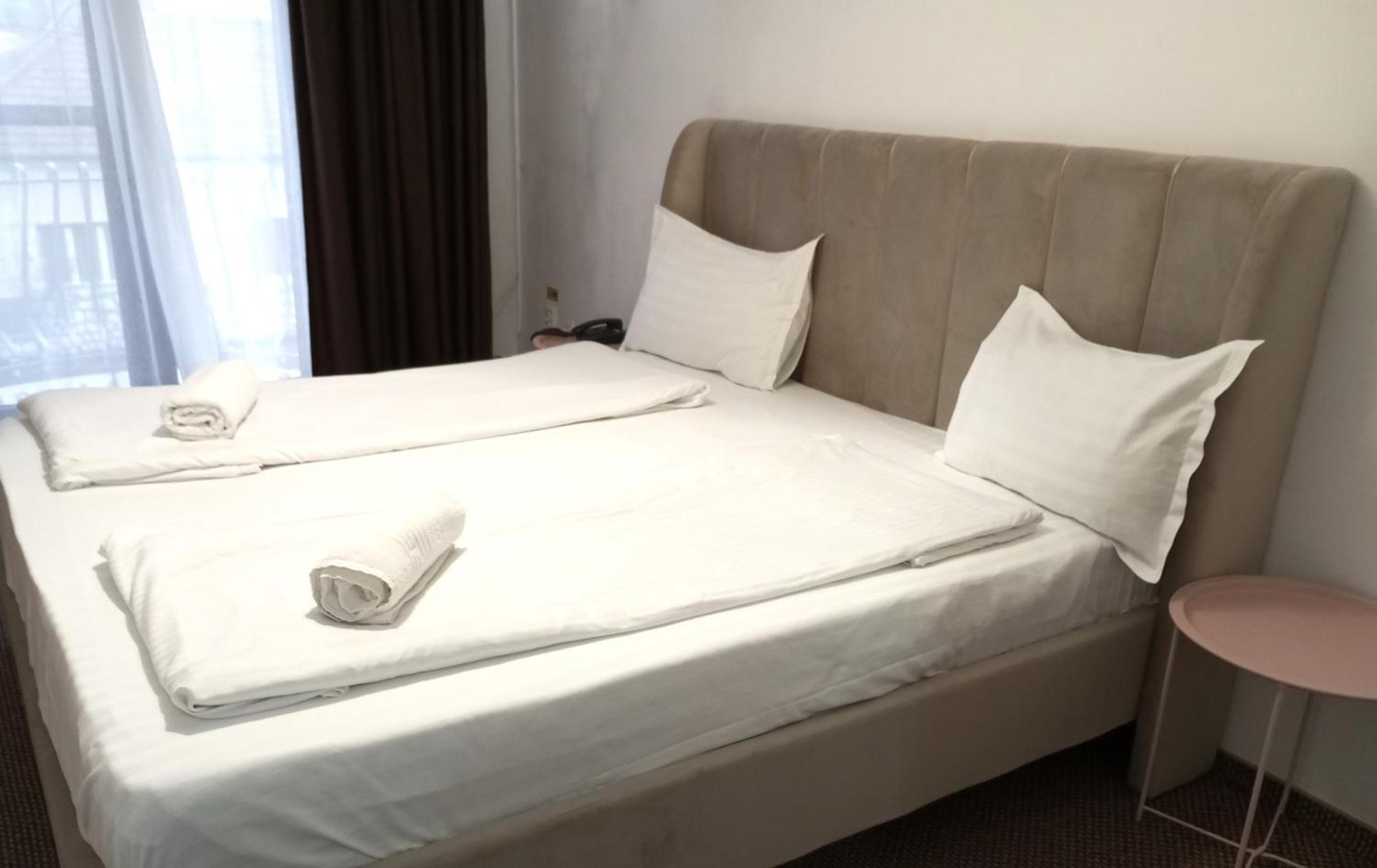 Rhc Royal Hotel Oradea Extérieur photo