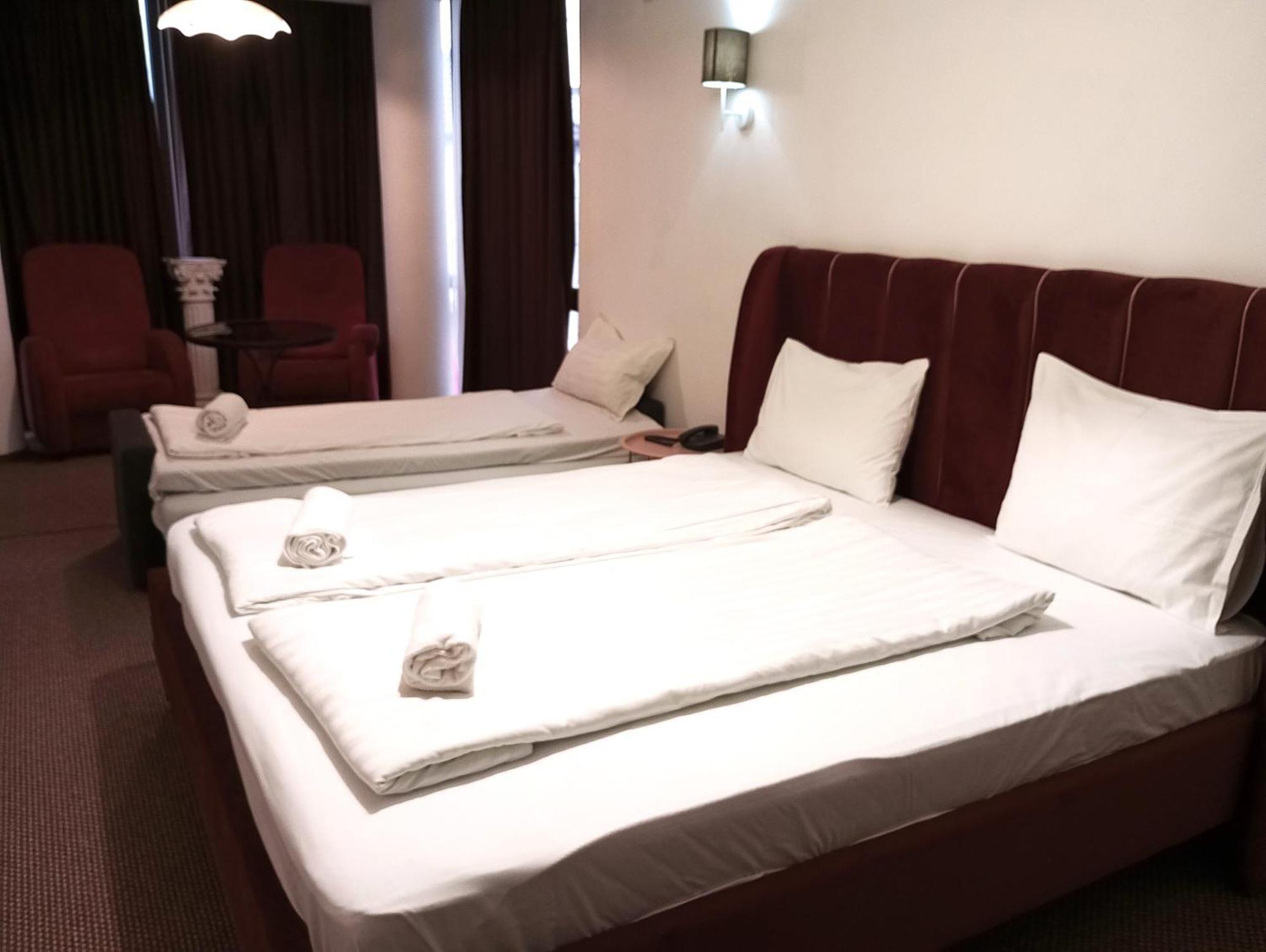 Rhc Royal Hotel Oradea Extérieur photo