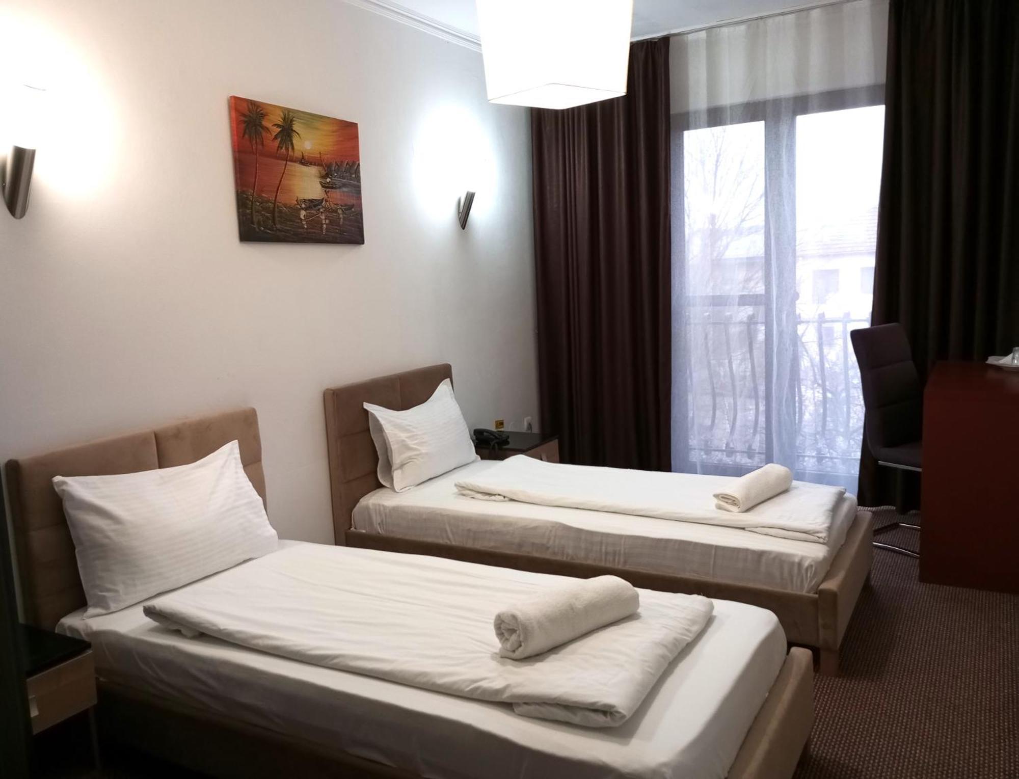 Rhc Royal Hotel Oradea Extérieur photo