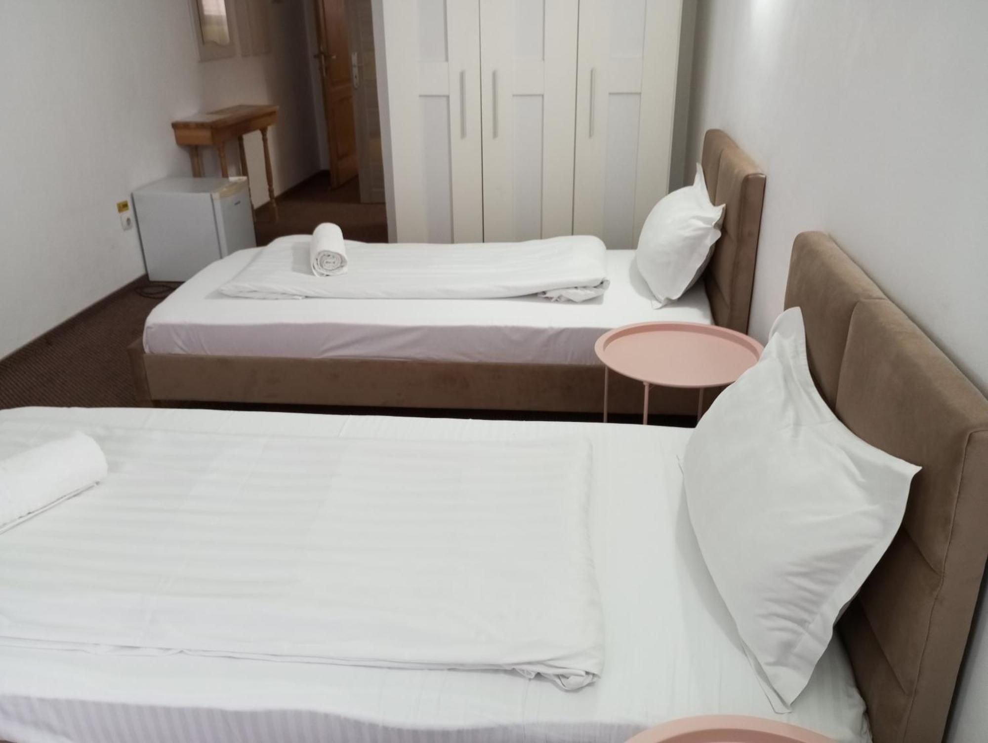 Rhc Royal Hotel Oradea Extérieur photo