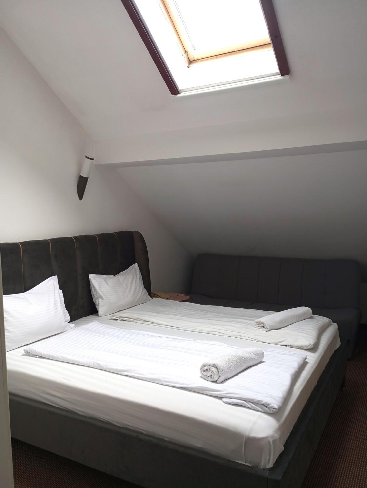 Rhc Royal Hotel Oradea Extérieur photo