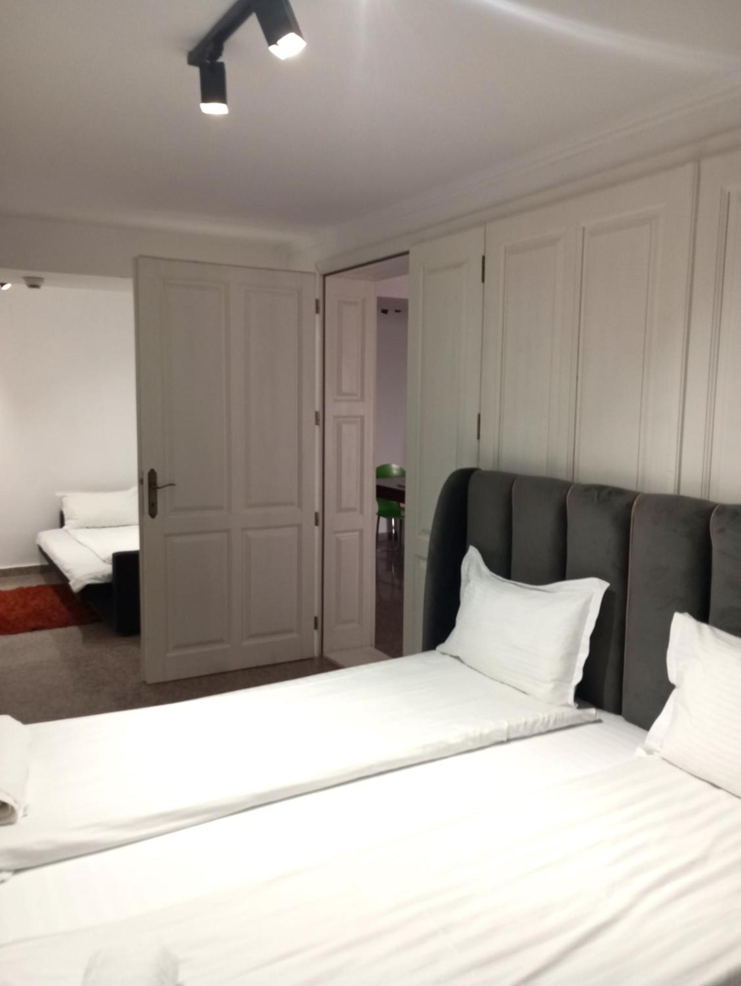 Rhc Royal Hotel Oradea Extérieur photo