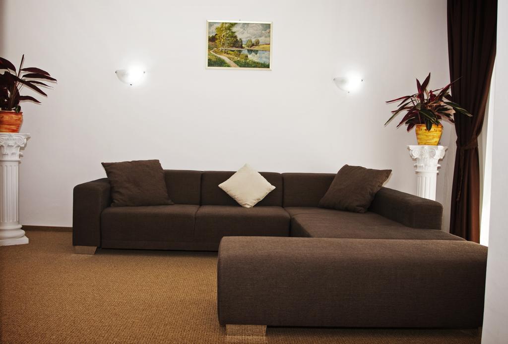 Rhc Royal Hotel Oradea Extérieur photo