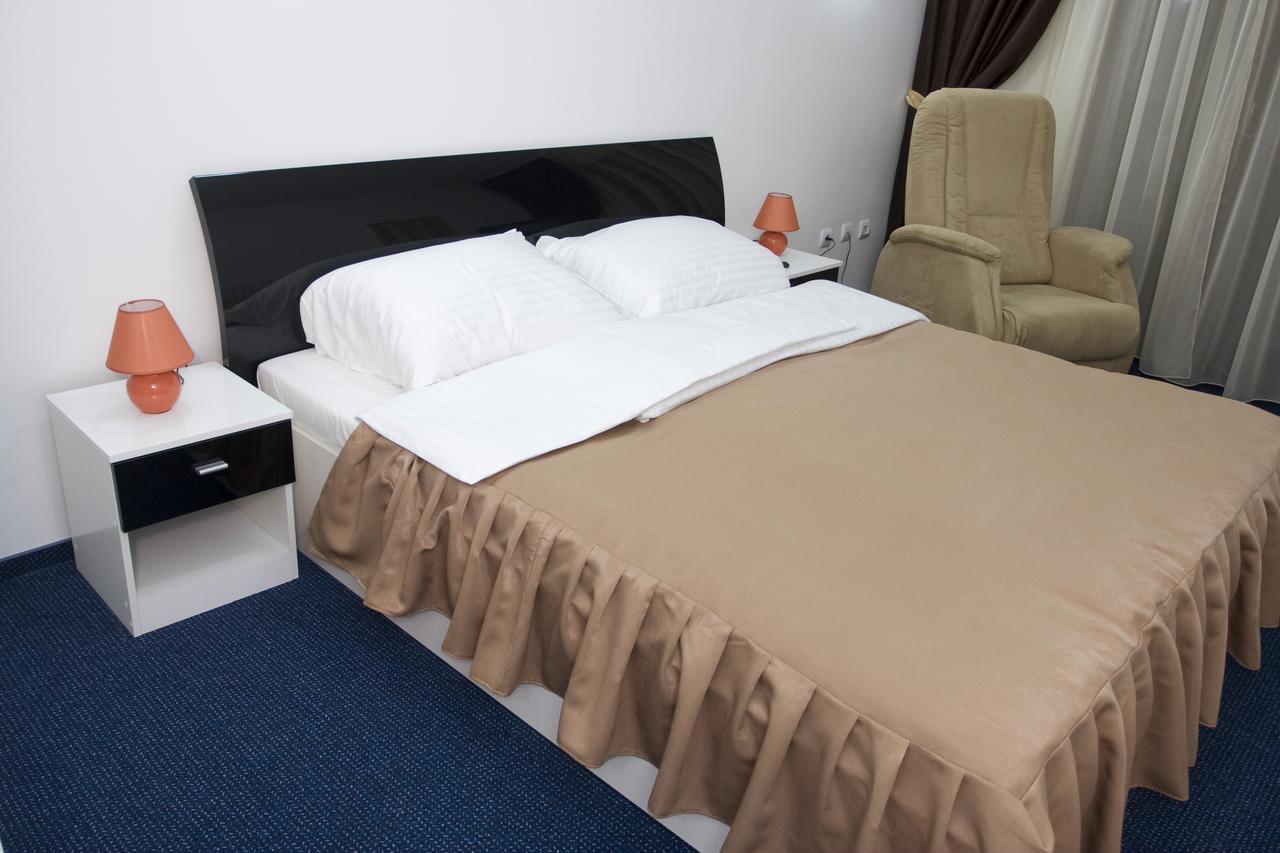 Rhc Royal Hotel Oradea Chambre photo